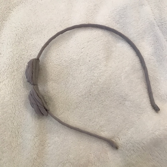 Grey Headband with Flower design - Picture 1 of 3